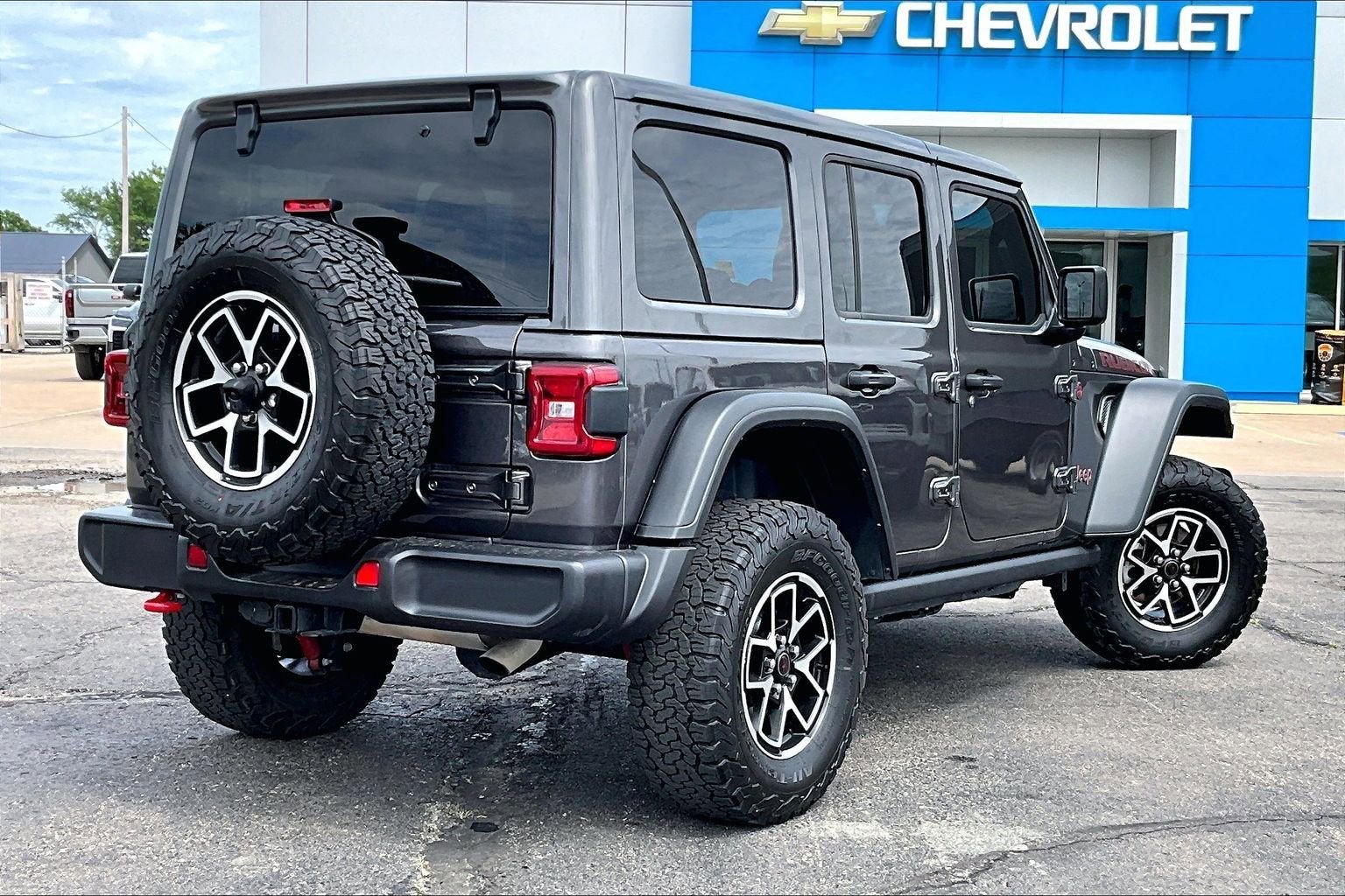 2025 Jeep Wrangler — side profile view