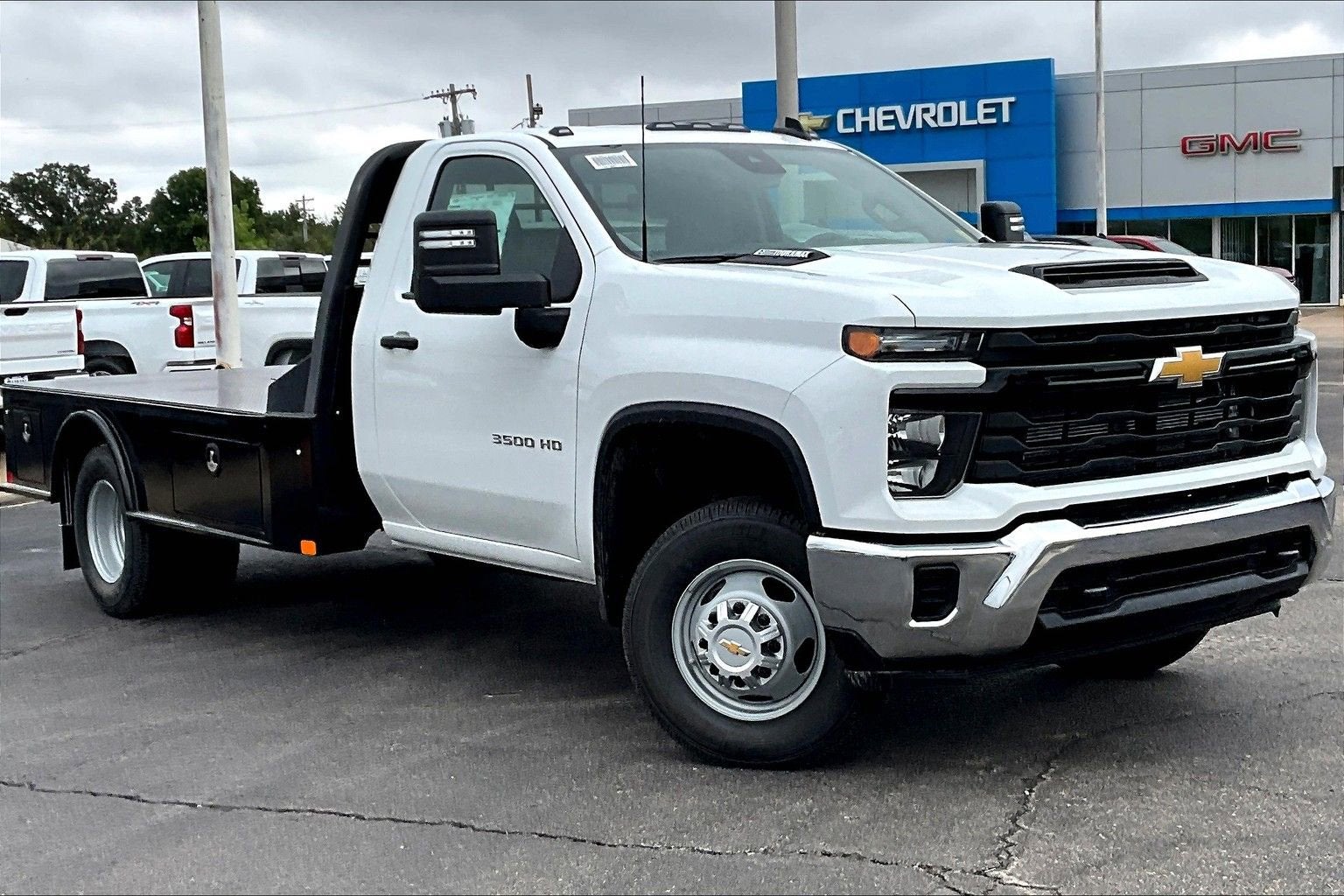 2025 Chevrolet Silverado 3500 HD Chassis Cab — side profile view